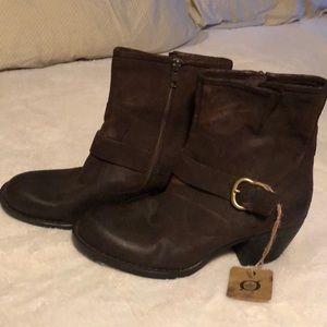 Born tobacco boots